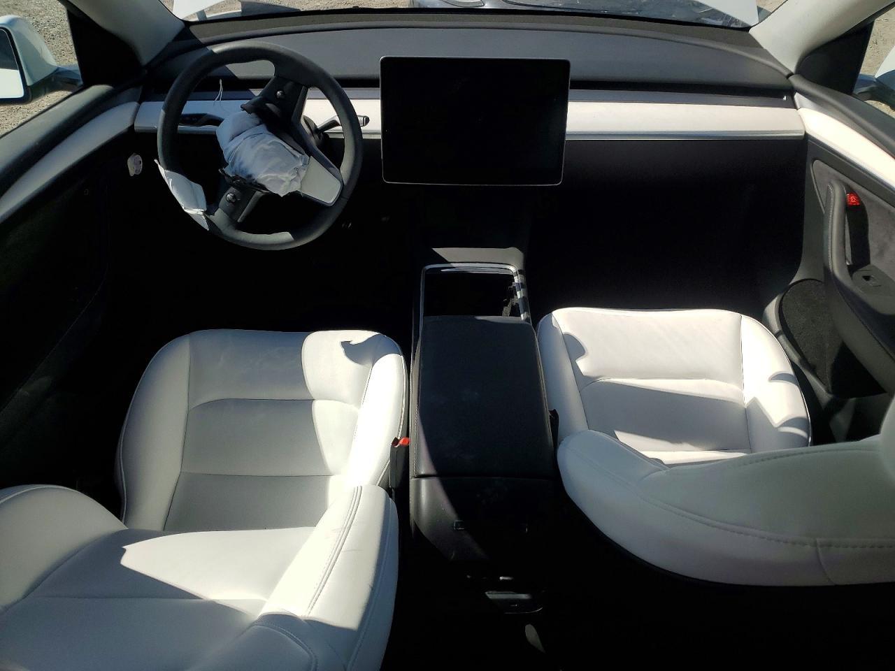 2024 Tesla Model Y - zdjęcie 8
