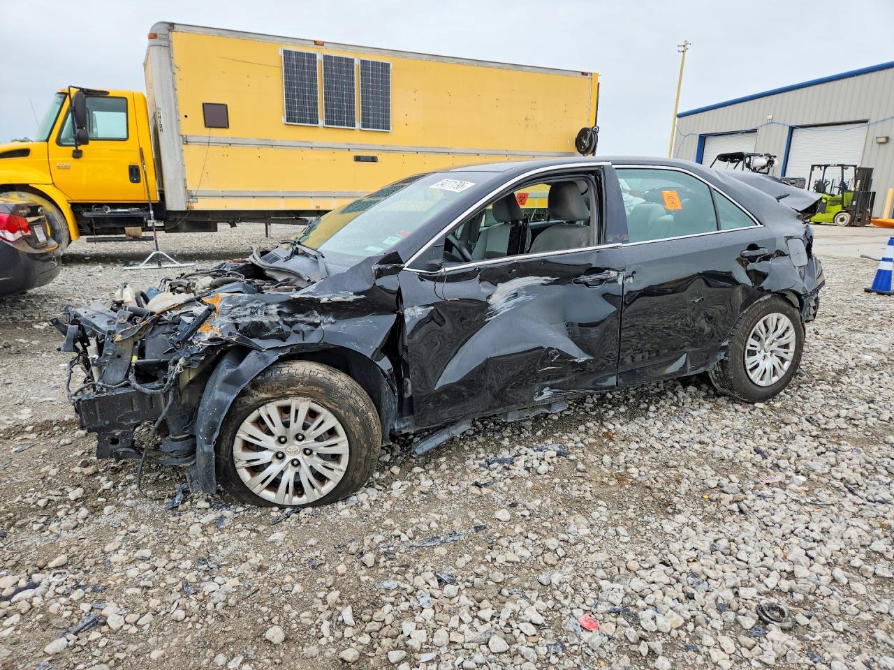 2014 Toyota Camry Le - zdjęcie główne