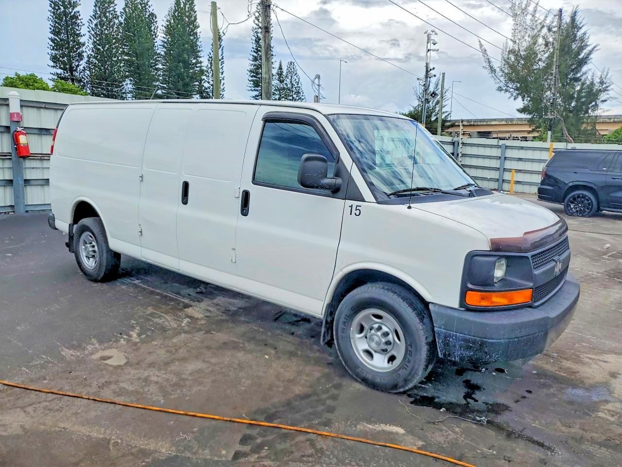 2015 Chevrolet Express G3500 - zdjęcie 4