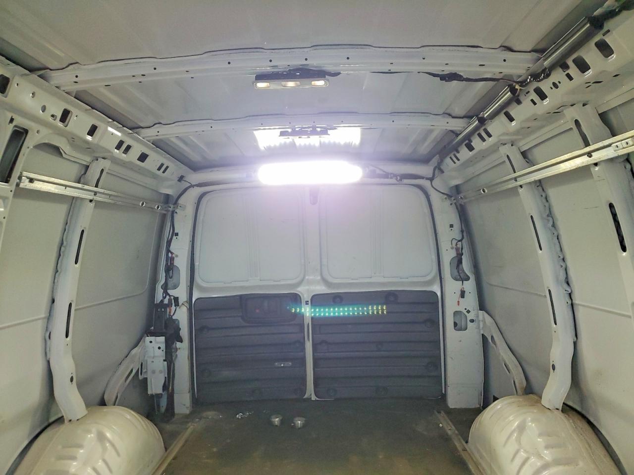 2023 Chevy Express G2500 Cargo - zdjęcie 10