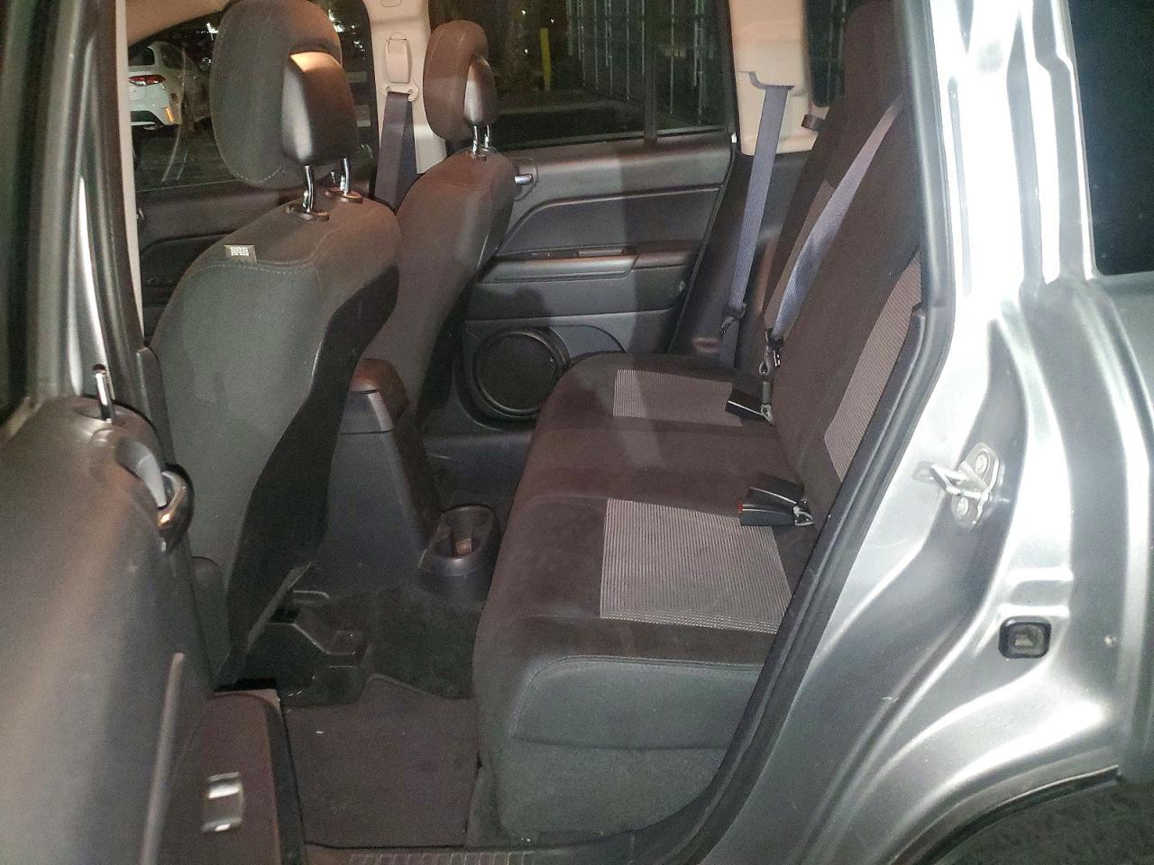 2014 Jeep Compass Sport - zdjęcie 10
