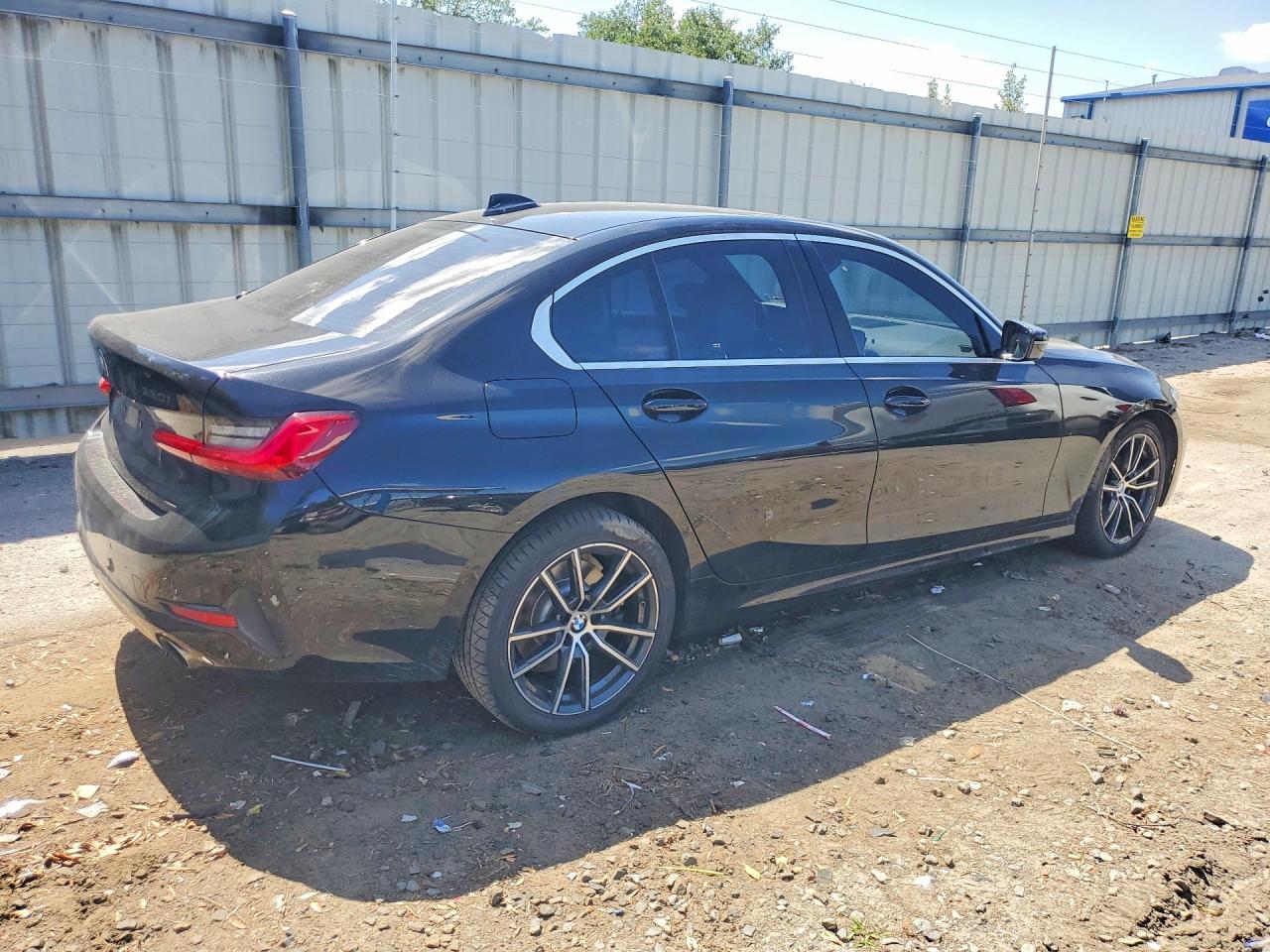2019 BMW 330Xi - zdjęcie 3