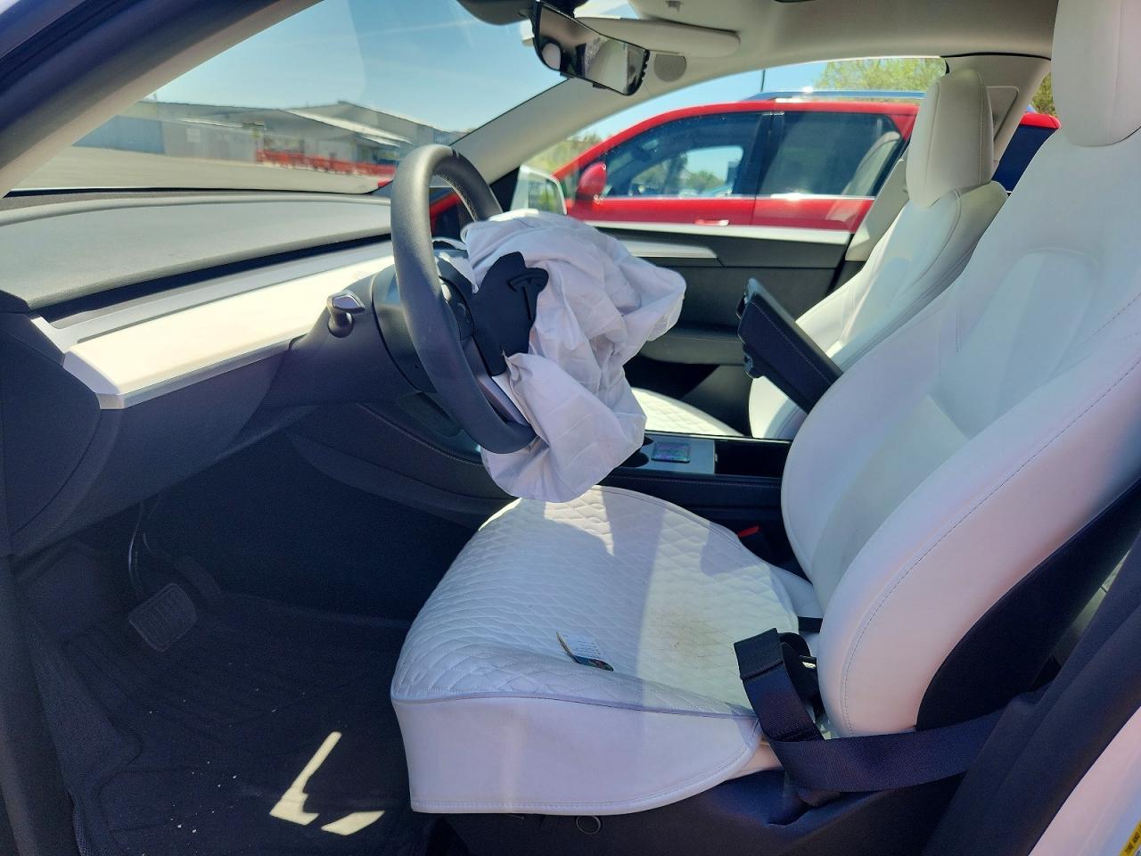 2024 Tesla Model Y - zdjęcie 7