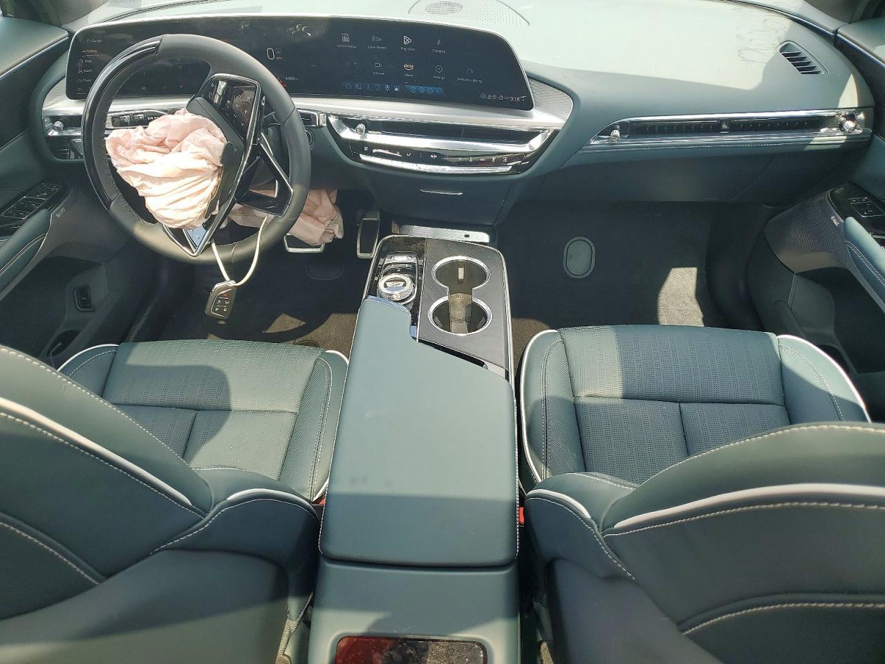 2025 Cadillac Lyriq Sport - zdjęcie 8
