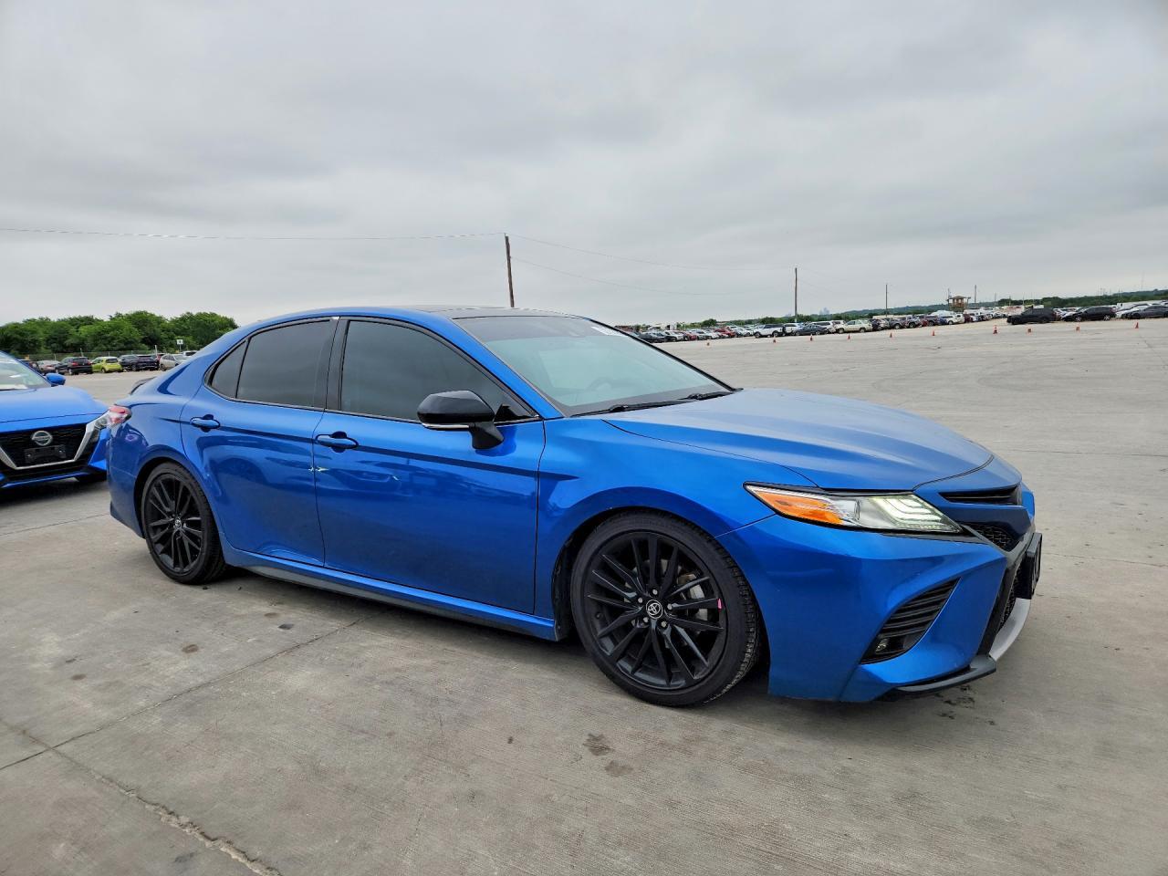 2020 Toyota Camry Xse - zdjęcie 4