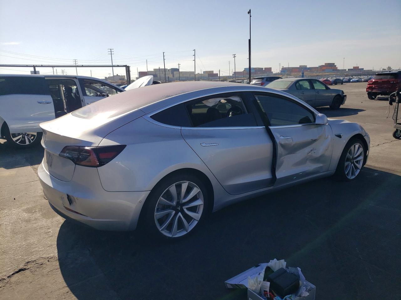 2018 Tesla Model 3 - zdjęcie 3