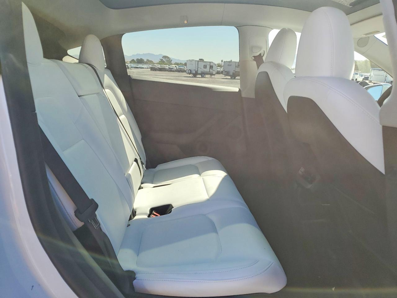 2024 Tesla Model Y - zdjęcie 10