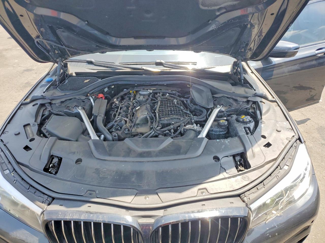 2019 BMW 740 I - zdjęcie 11