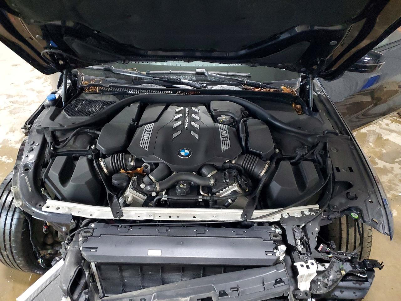 2025 BMW M850Xi - zdjęcie 11