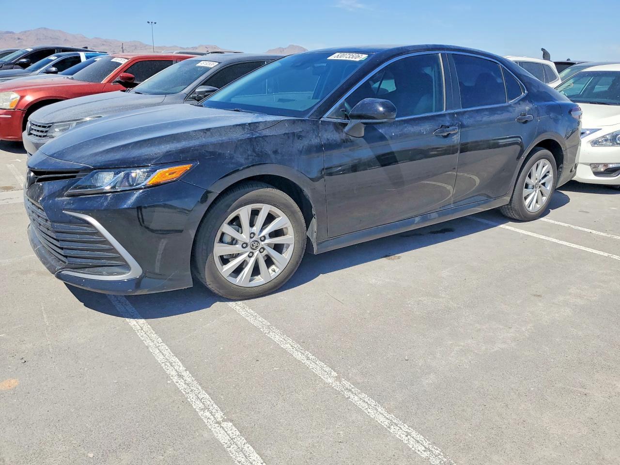 2021 Toyota Camry Le - zdjęcie główne
