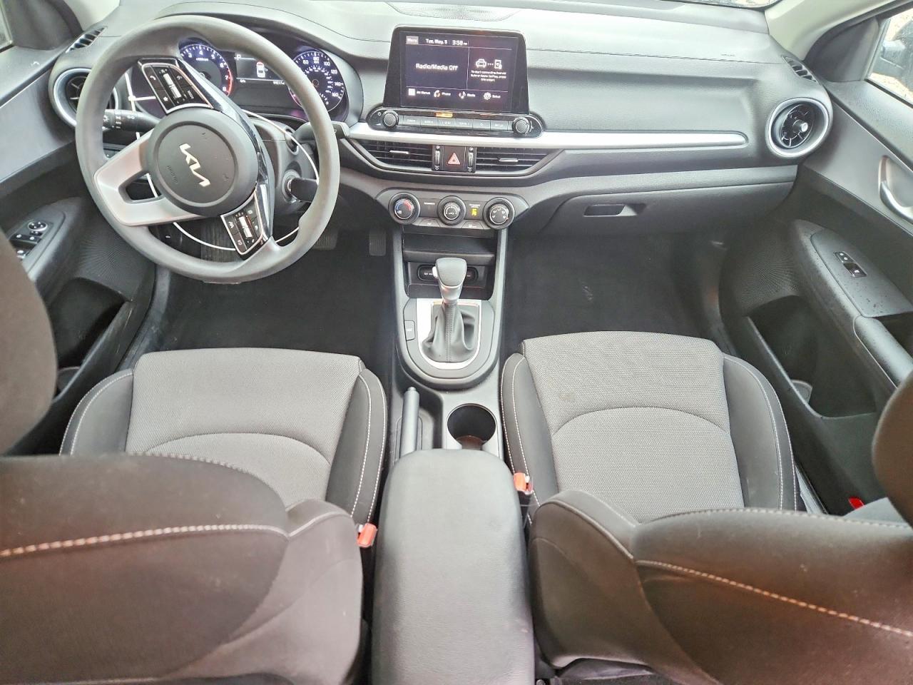 2023 Kia Forte Lxs - zdjęcie 8
