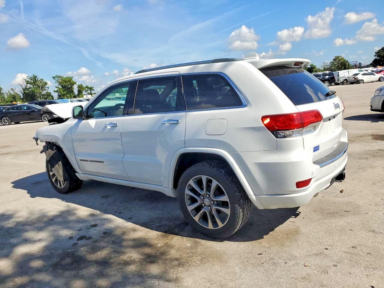 2018 Jeep Grand Cherokee Overland - zdjęcie 2