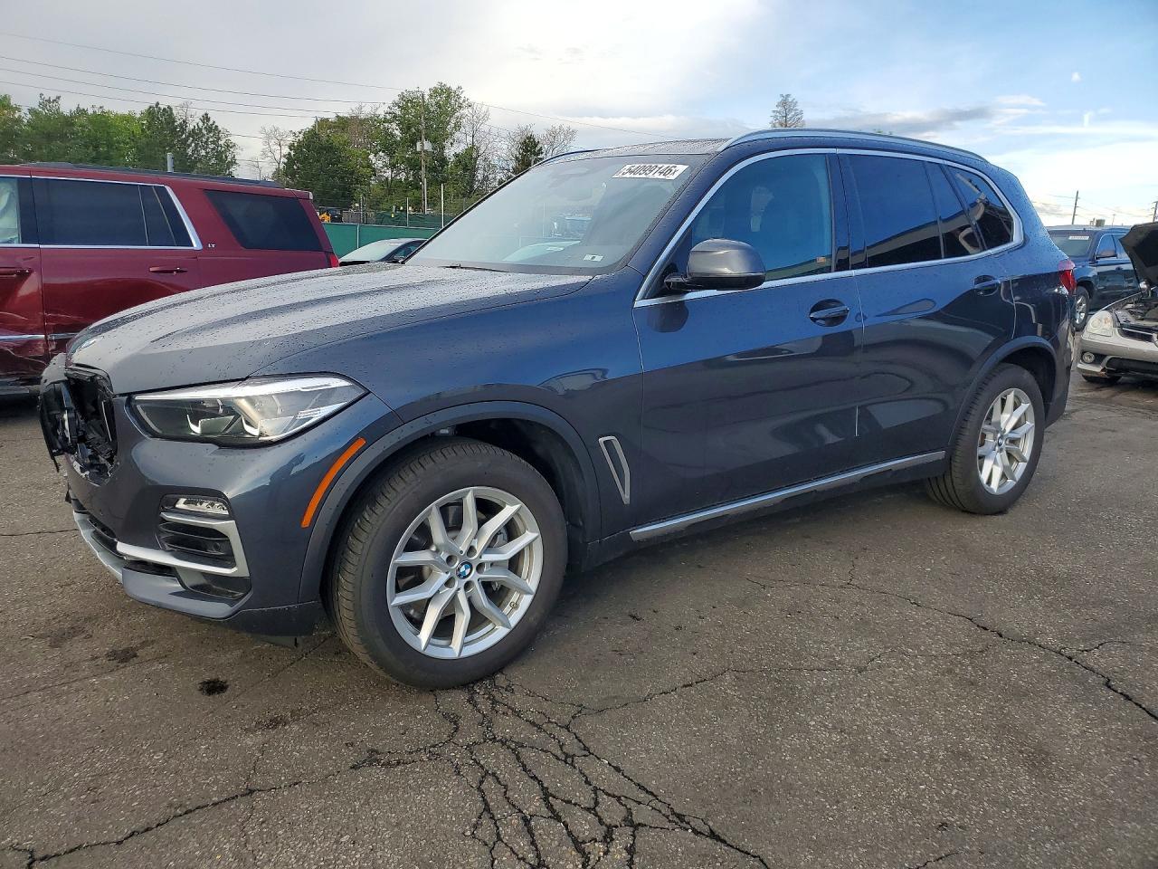 2021 BMW X5 xDrive40I - zdjęcie główne