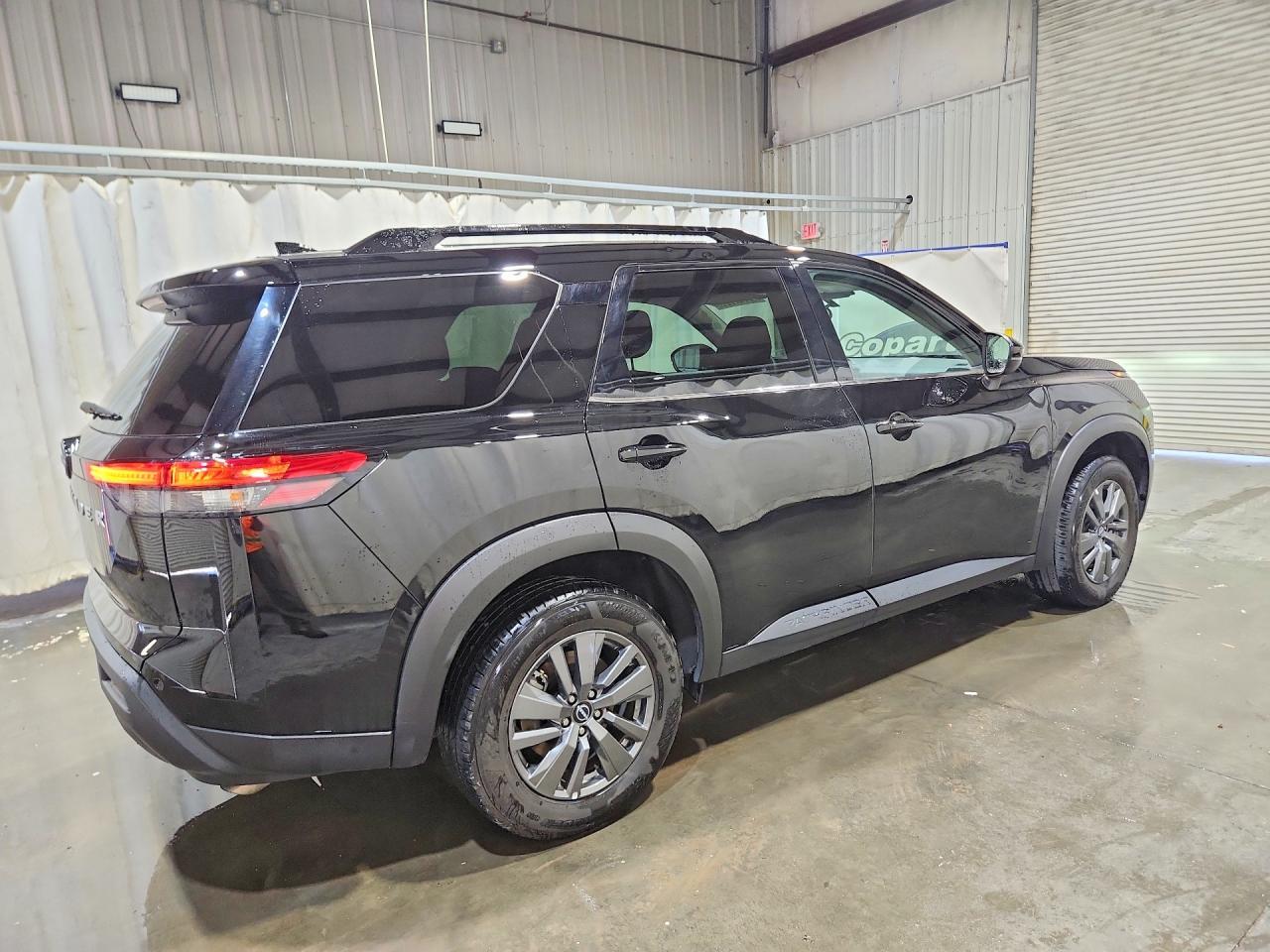 2025 Nissan Pathfinder Sv - zdjęcie 3
