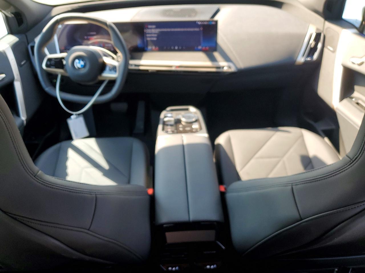 2026 BMW Ix xDrive45 - zdjęcie 8