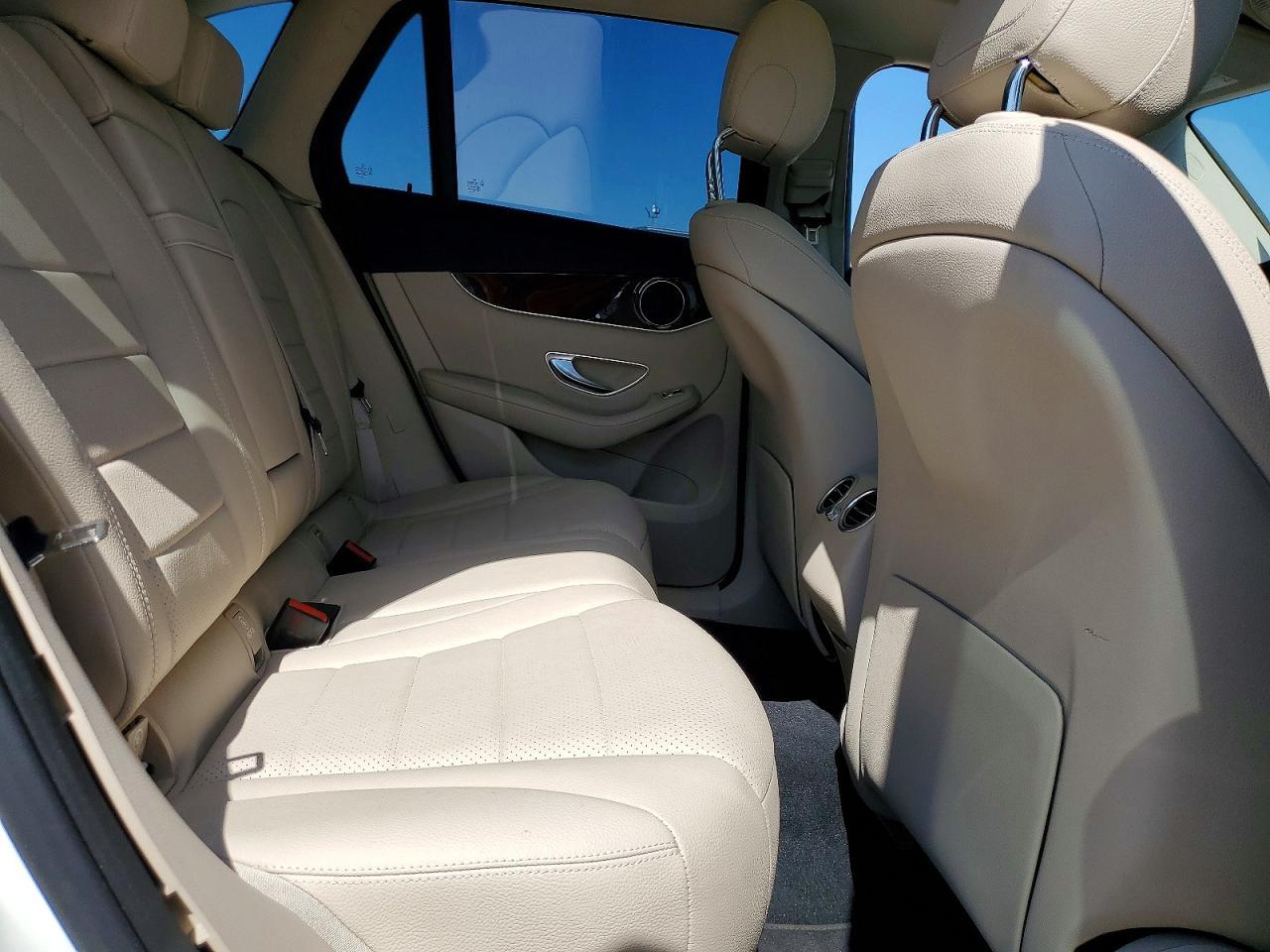2021 Mercedes-Benz Glc 300 - zdjęcie 11