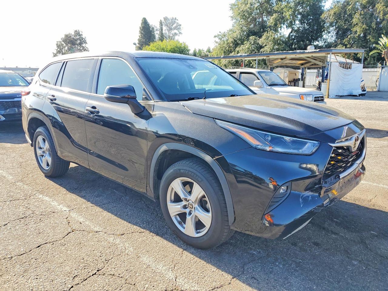 2021 Toyota Highlander Le - zdjęcie 4