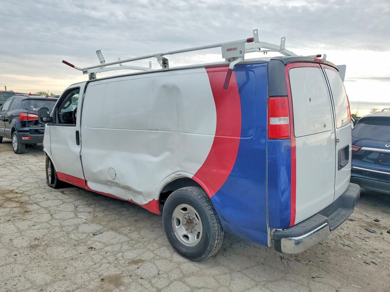 GMC Savana - zdjęcie 2