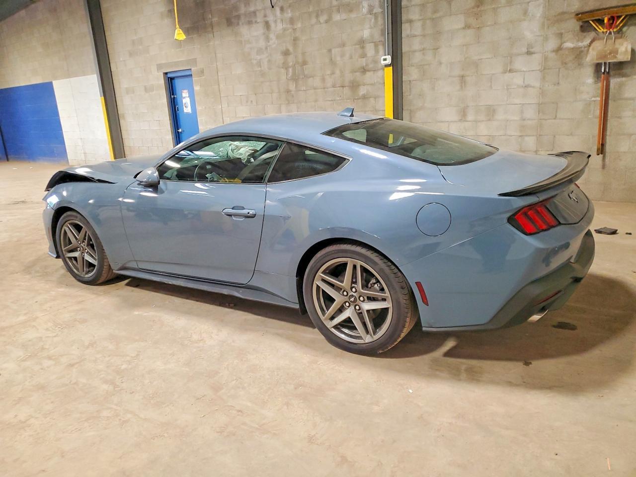 2025 Ford Mustang - zdjęcie 2