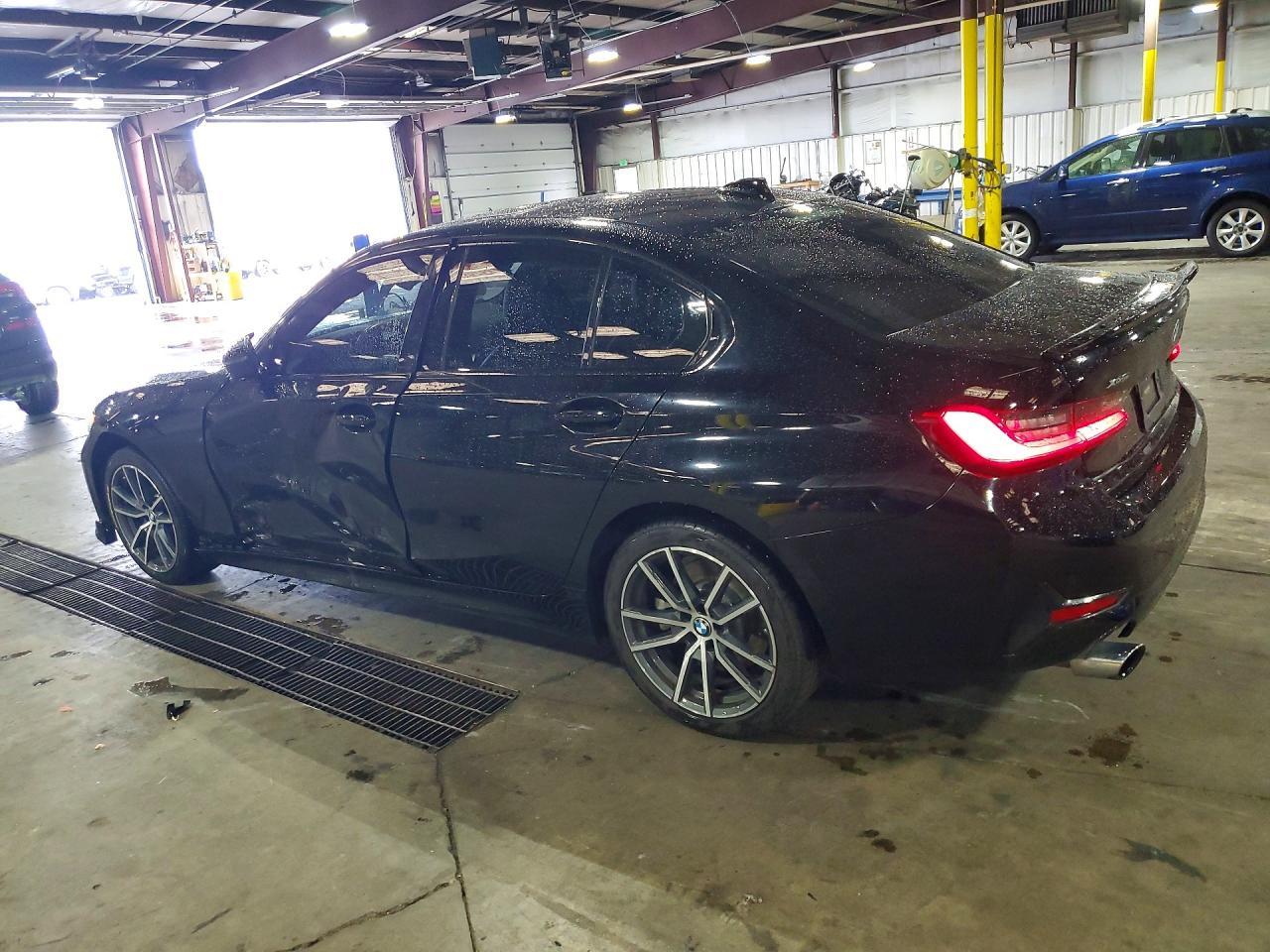 2019 BMW 330Xi - zdjęcie 2