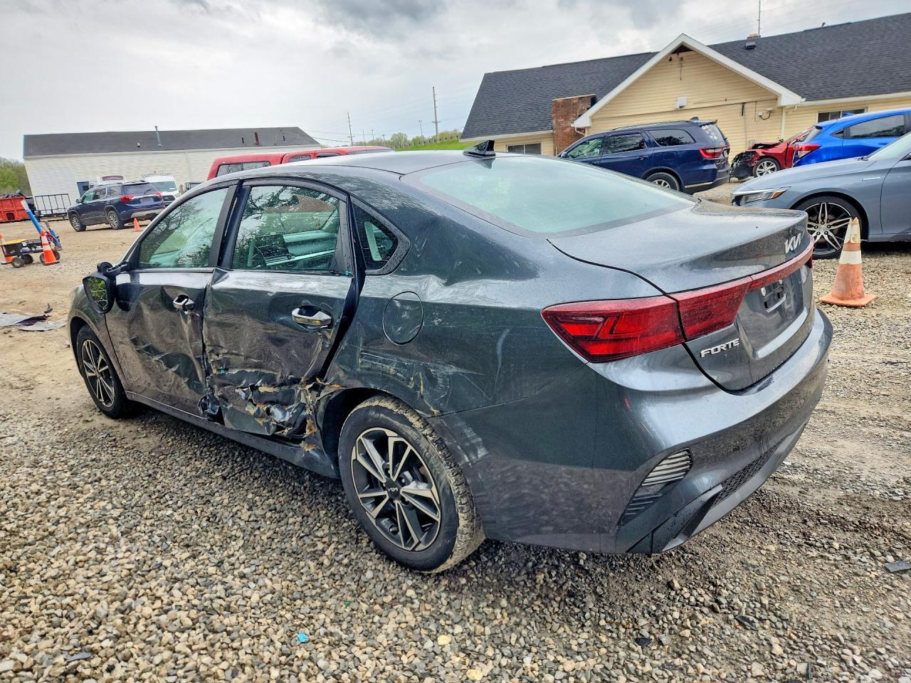 2023 Kia Forte Lxs - zdjęcie 2