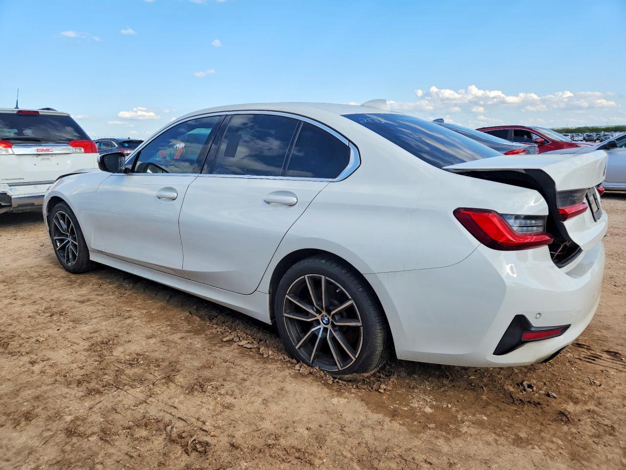 2020 BMW 330I - zdjęcie 2