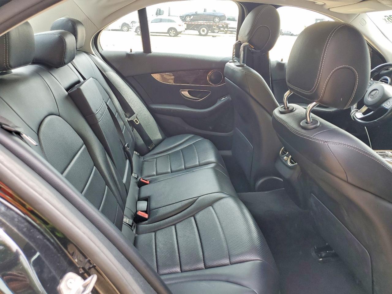 2017 Mercedes-Benz C 300 4Matic - zdjęcie 10