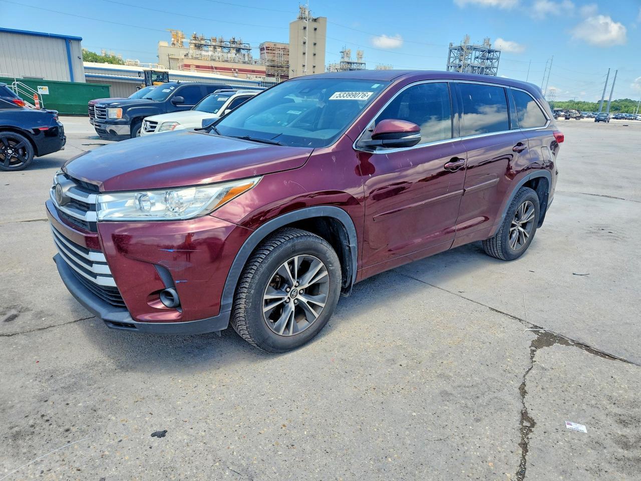 2017 Toyota Highlander Le - zdjęcie główne
