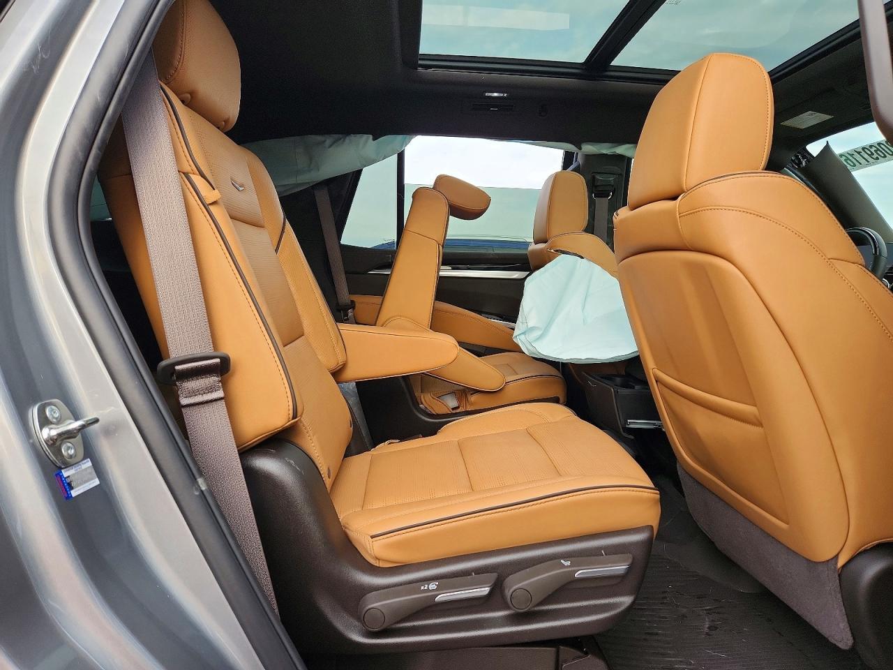 2026 Cadillac Escalade Luxury - zdjęcie 11