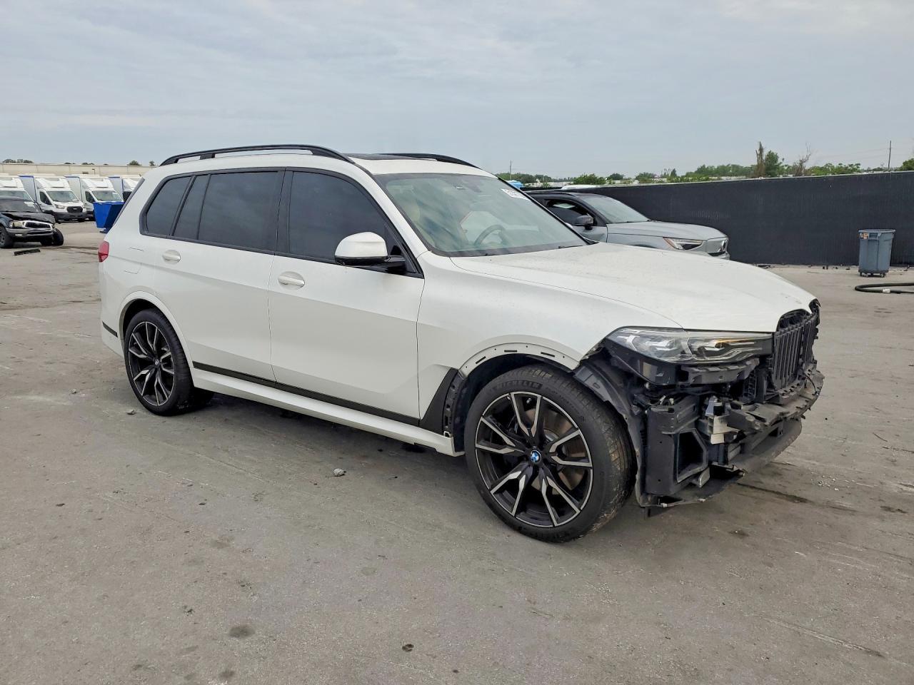 2021 BMW X7 xDrive40I - zdjęcie 4