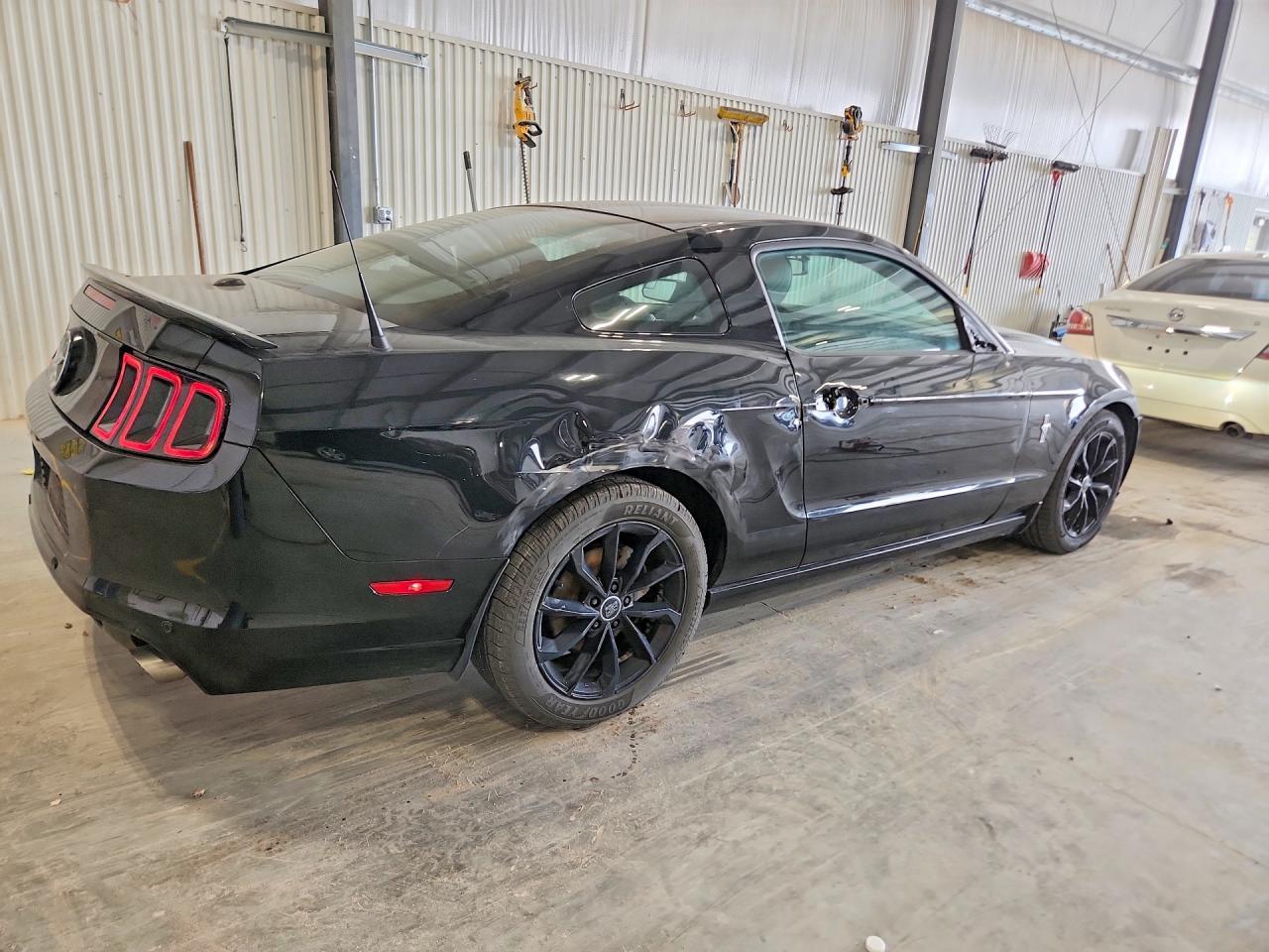 2013 Ford Mustang - zdjęcie 3