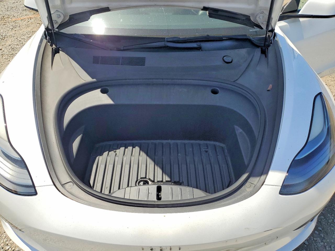 2022 Tesla Model 3 - zdjęcie 11