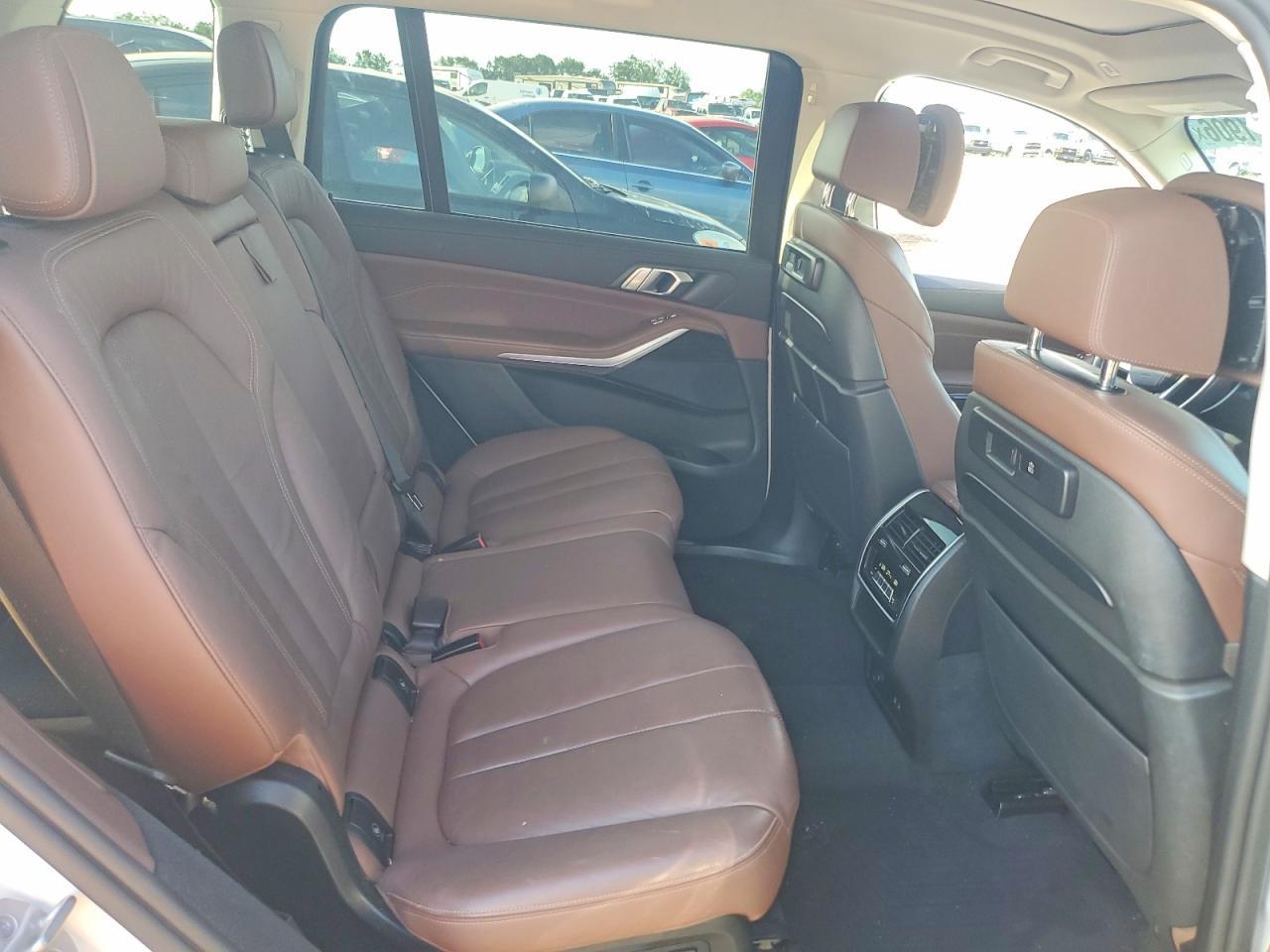 2021 BMW X7 xDrive40I - zdjęcie 10