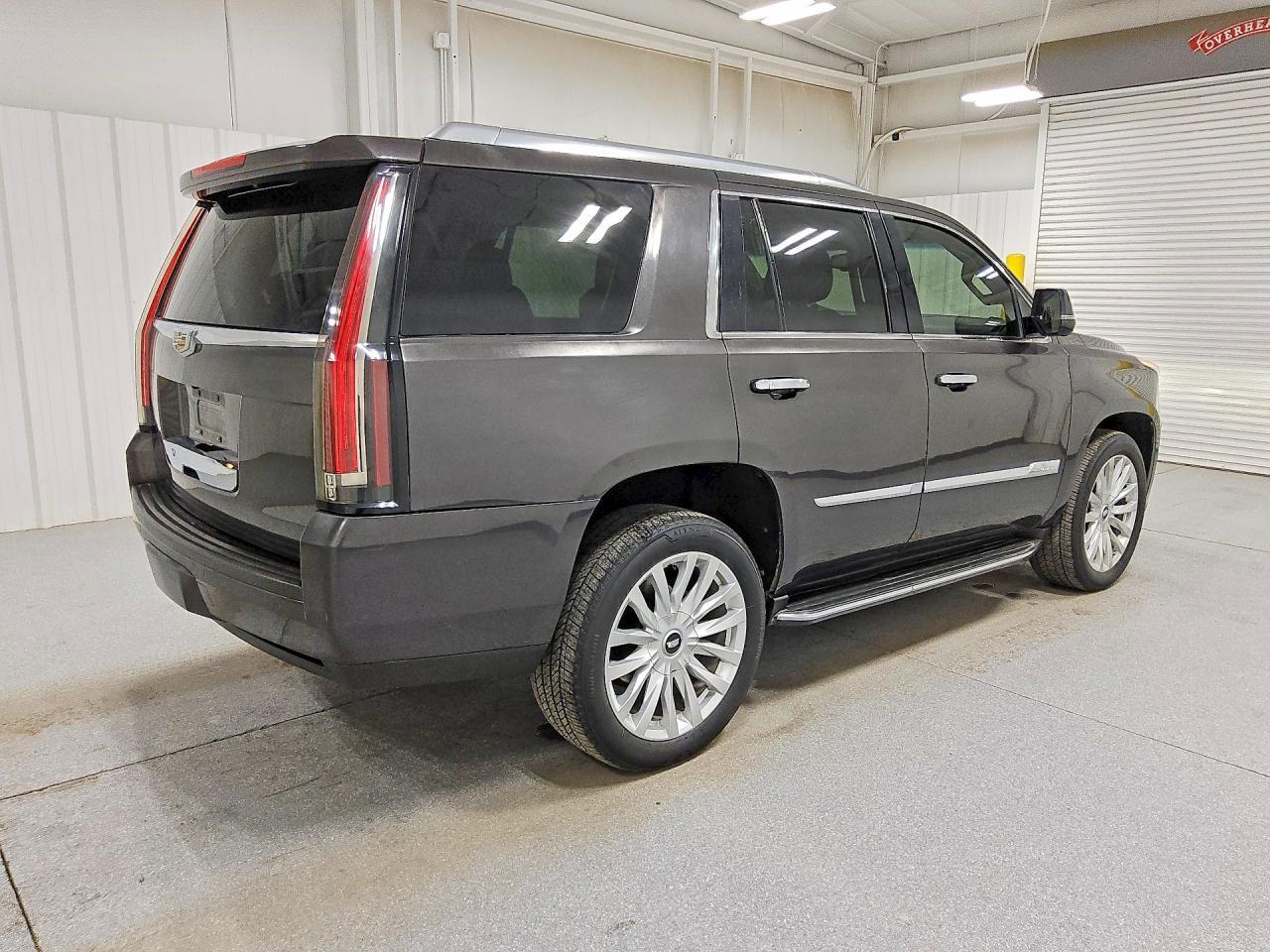 2016 Cadillac Escalade Luxury - zdjęcie 3