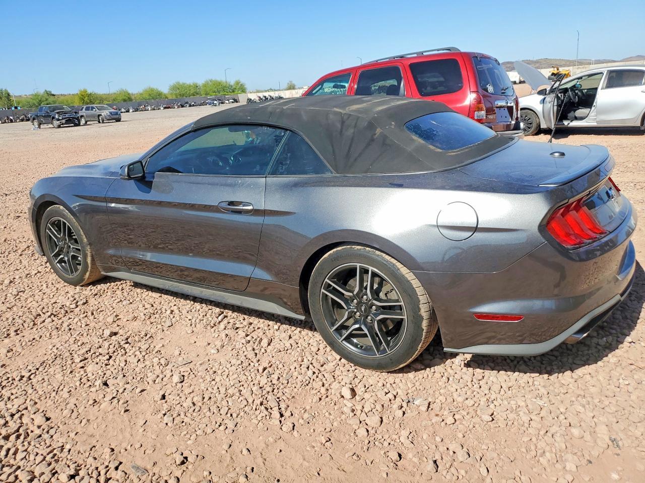 2019 Ford Mustang - zdjęcie 2