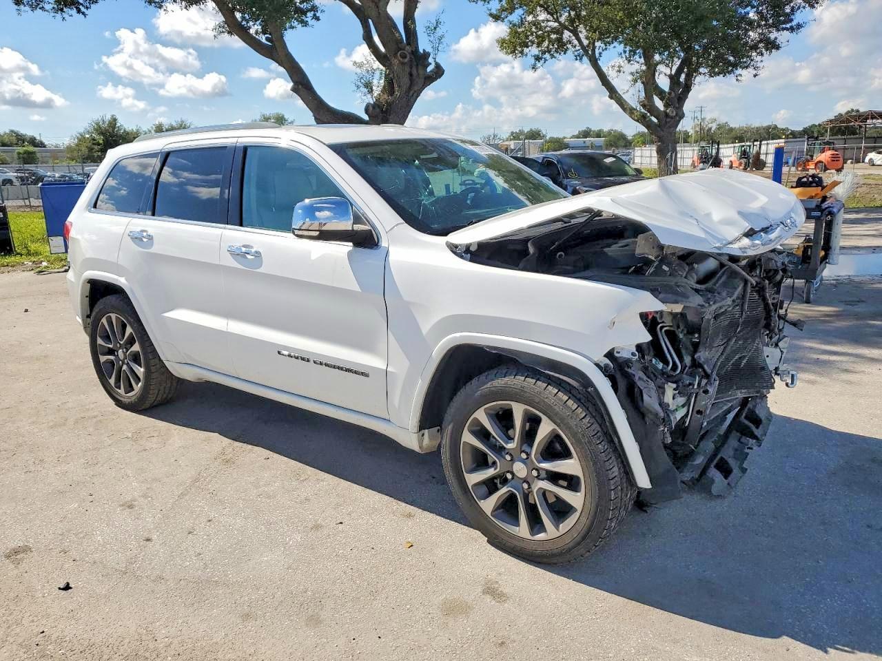 2018 Jeep Grand Cherokee Overland - zdjęcie 4