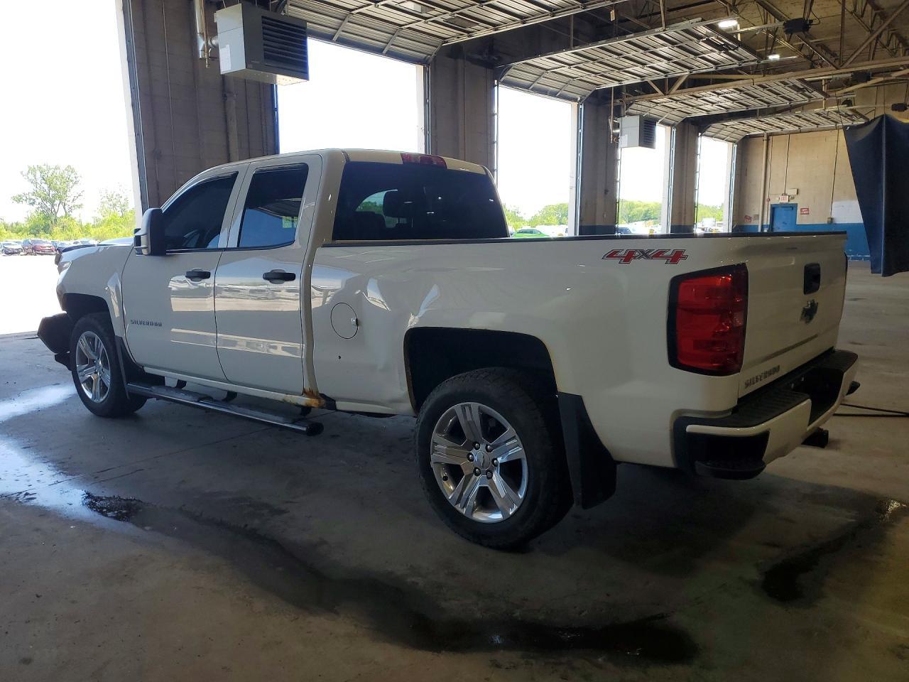 2017 Chevrolet Silverado K1500 Custom - zdjęcie 2
