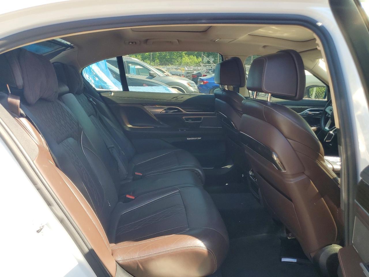 2016 BMW 750 Xi - zdjęcie 10