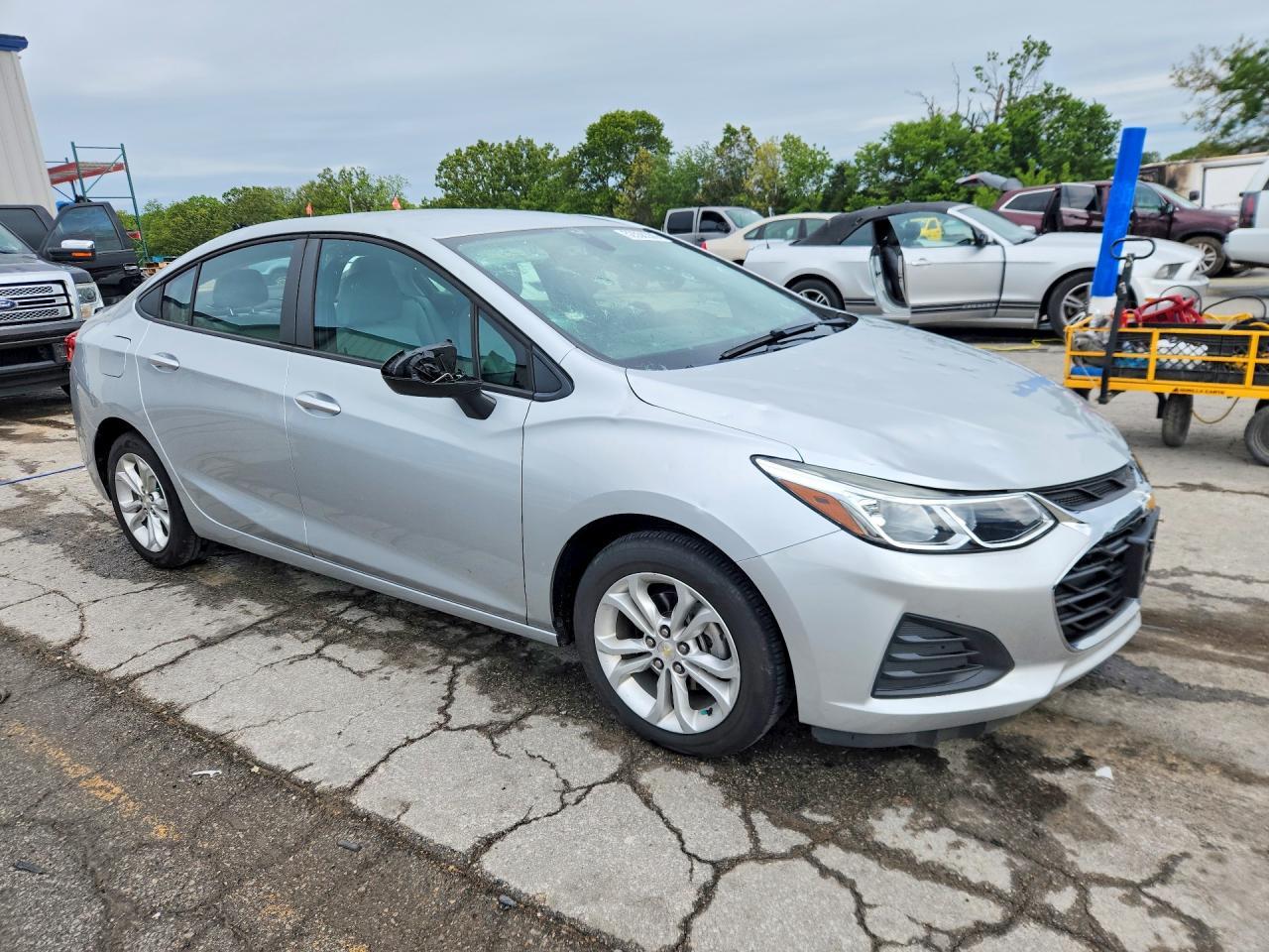 2019 Chevrolet Cruze Ls - zdjęcie 4
