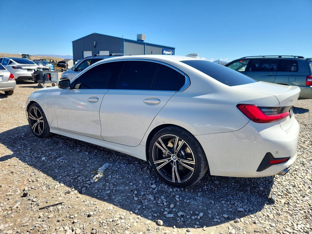 2021 BMW 330I - zdjęcie 2