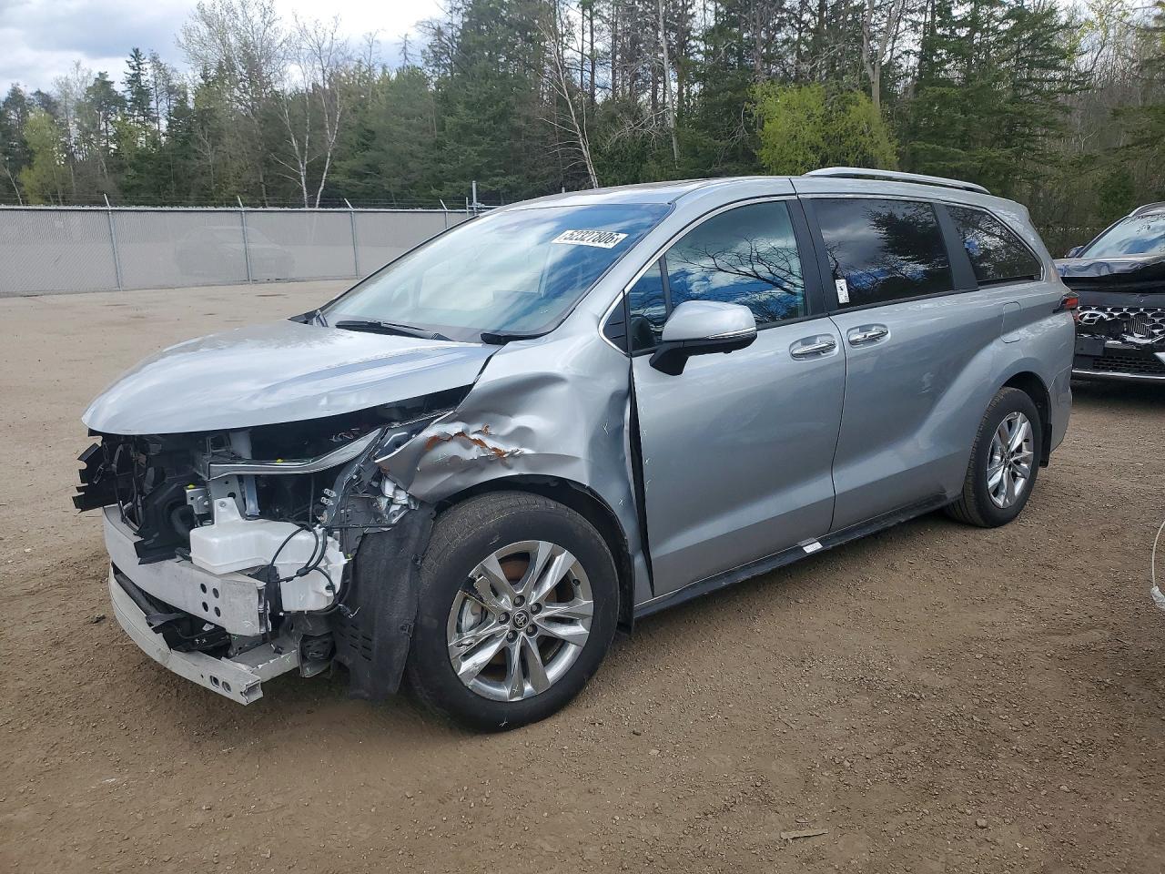 2025 Toyota Sienna Le - zdjęcie główne