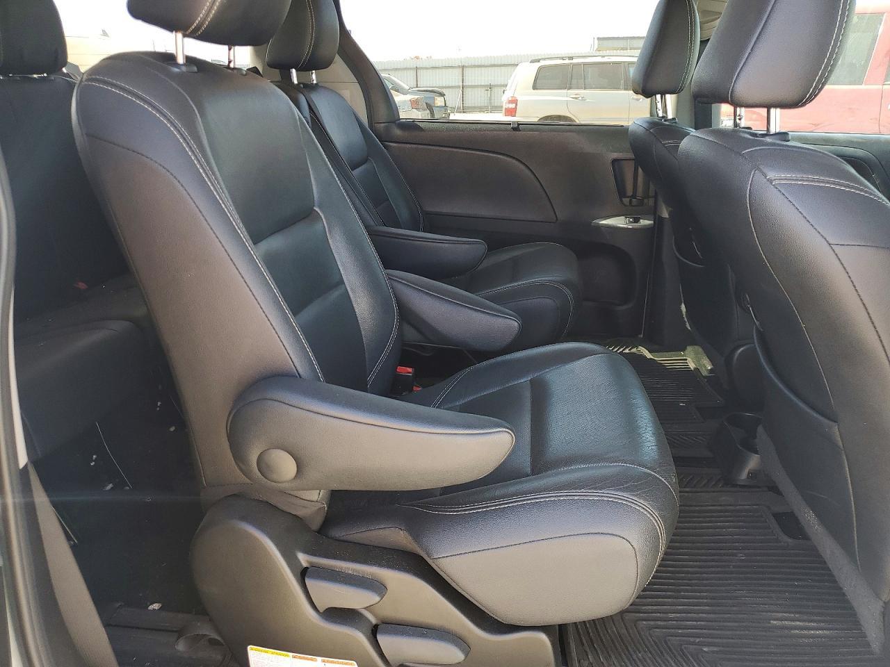 2017 Toyota Sienna Se - zdjęcie 10