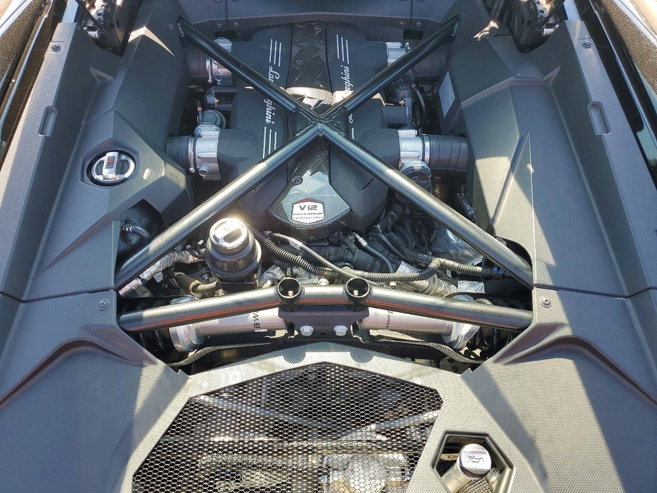 2018 Lamborghini Aventador S - zdjęcie 11
