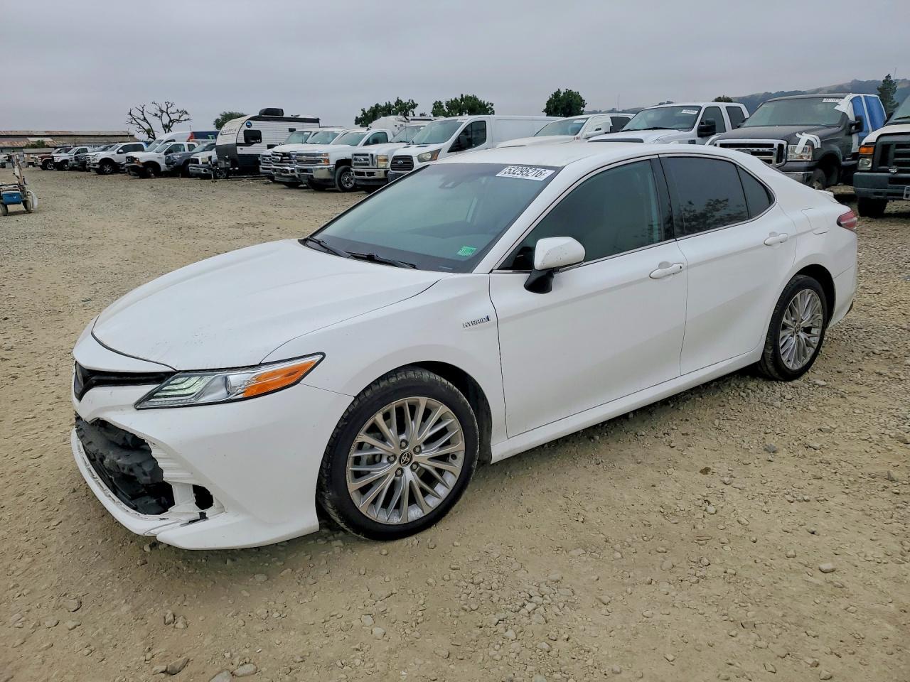 2020 Toyota Camry Xle - zdjęcie główne