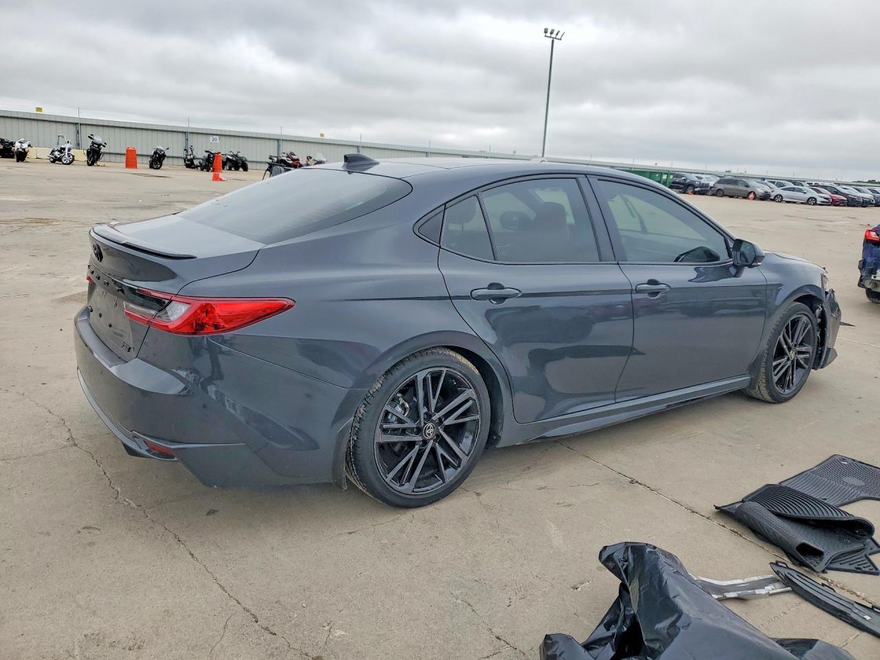 2025 Toyota Camry Xse - zdjęcie 3