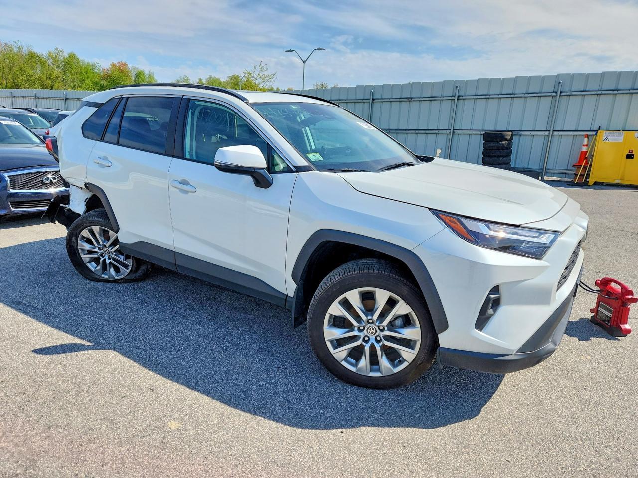 2024 Toyota Rav4 Xle Premium - zdjęcie 4