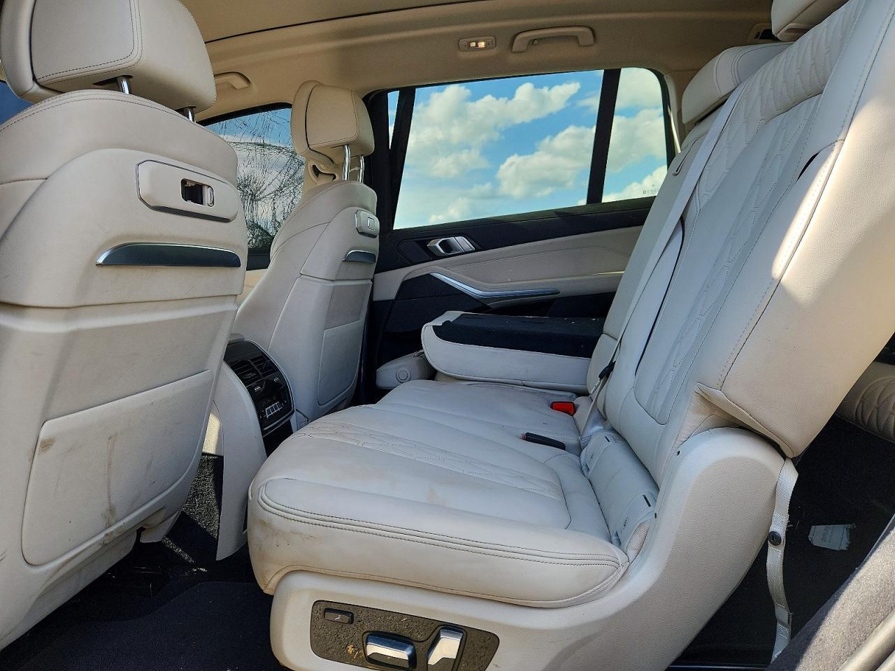 2025 BMW X7 xDrive40I - zdjęcie 11