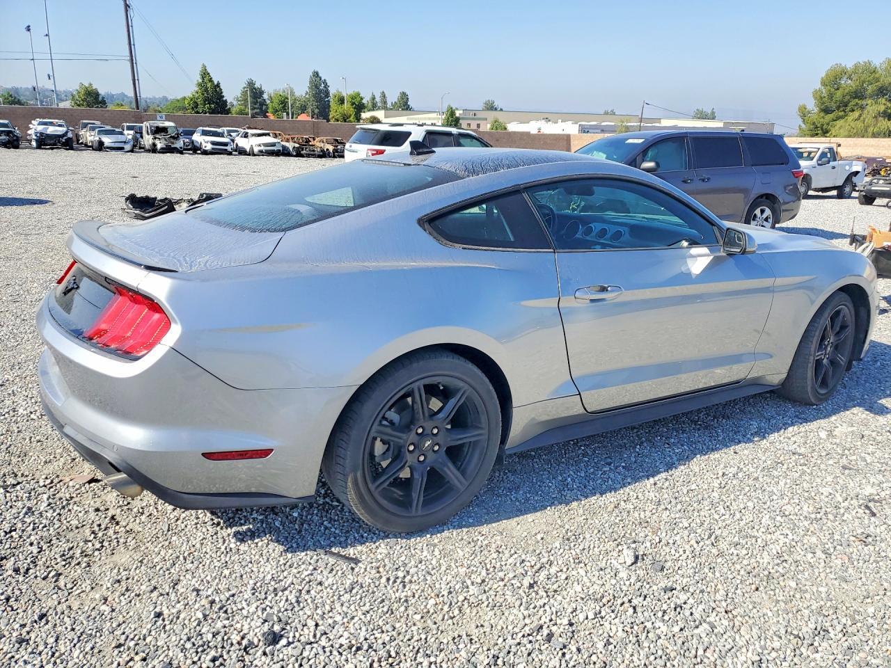 2020 Ford Mustang - zdjęcie 3