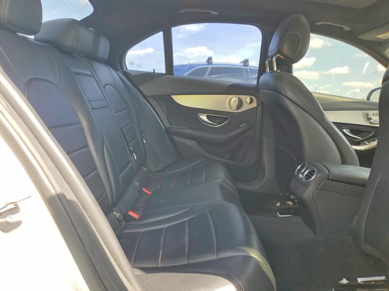 2016 Mercedes-Benz C 300 - zdjęcie 10