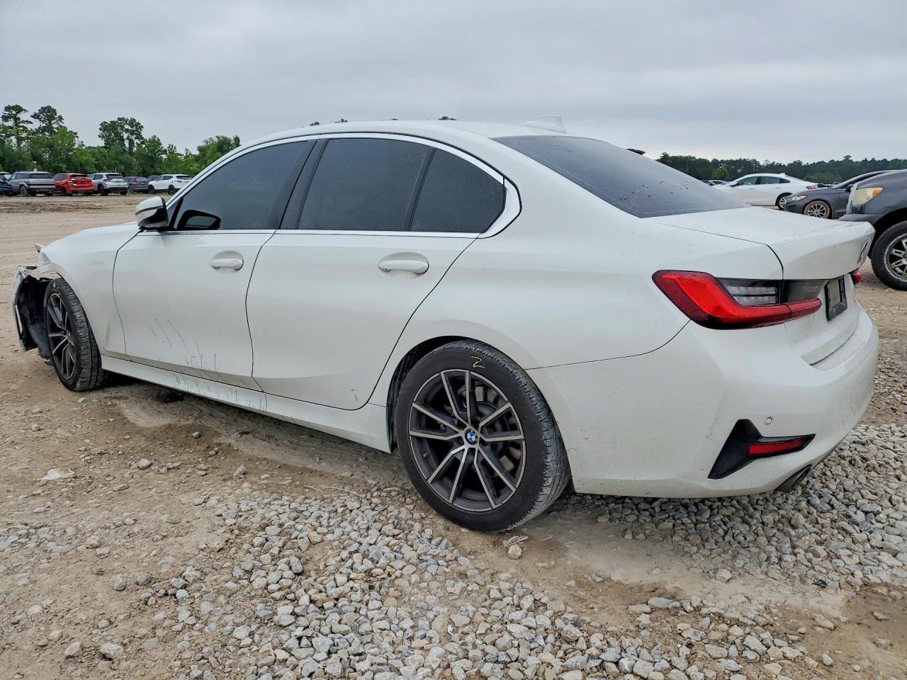 2020 BMW 330I - zdjęcie 2